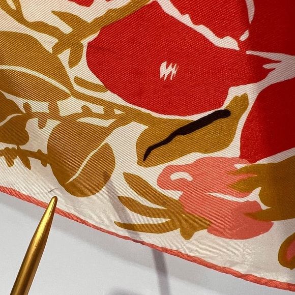 Vintage Vera Neumann Square Floral scarf - Picture 8 of 9